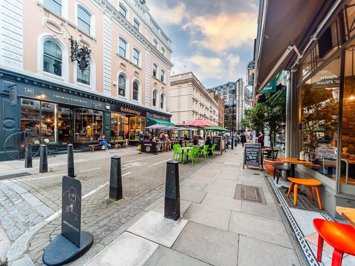 Pass The Keys Beautiful Museum Street * Londen